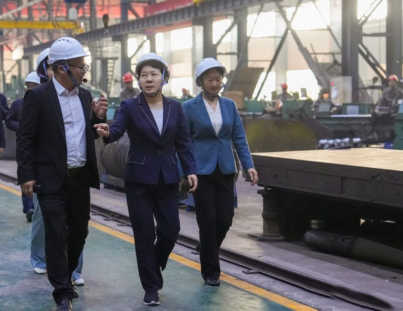 湖南省委常委、長(zhǎng)沙市委書(shū)記吳桂英調(diào)研長(zhǎng)重機(jī)器